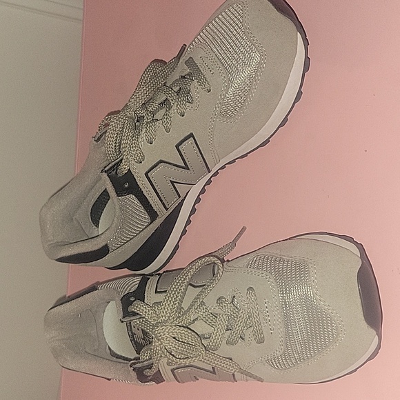 New Balance - Picture 1 of 5